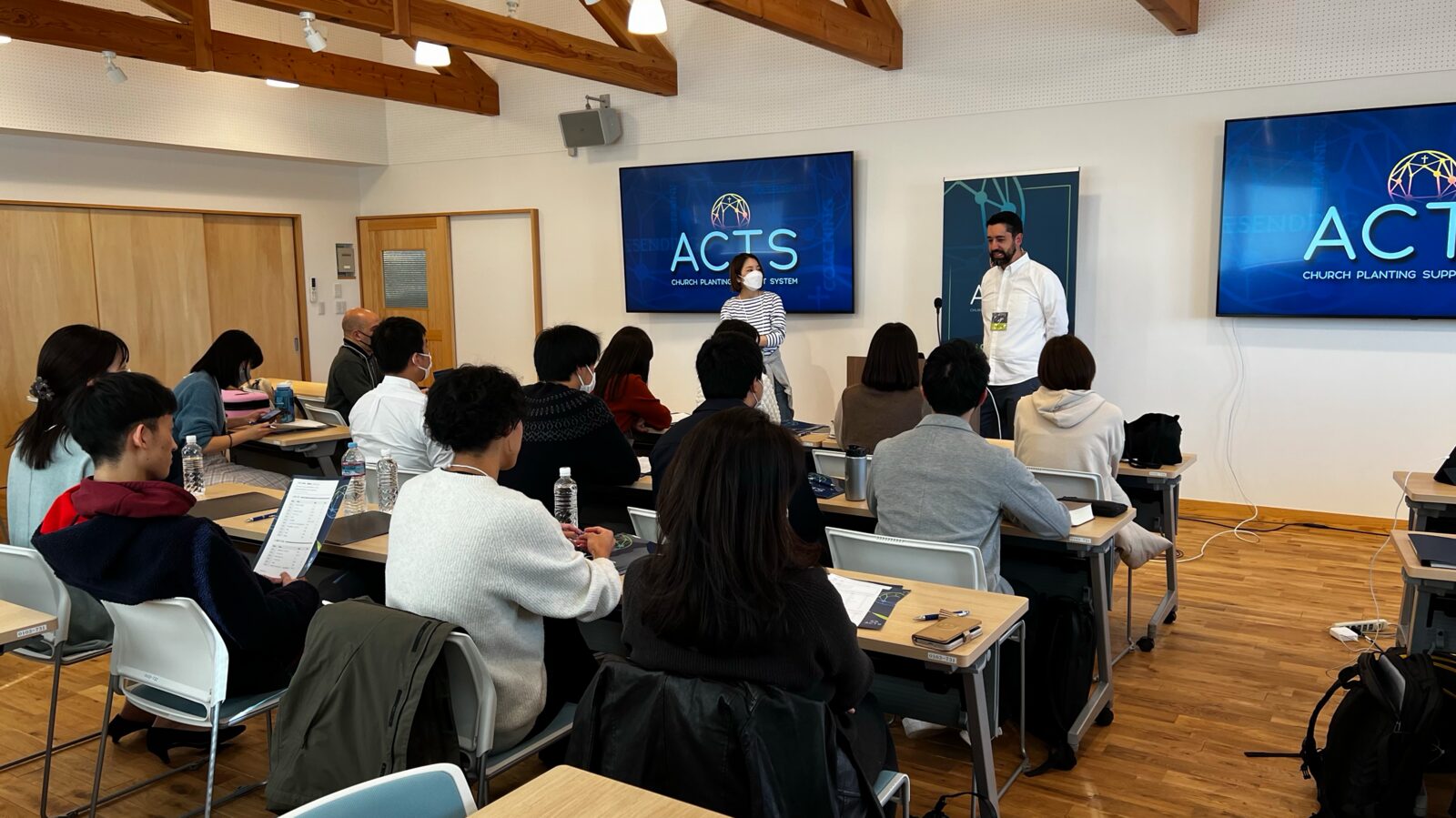 Sergio Quevedo teaching a classroom session in Japan
