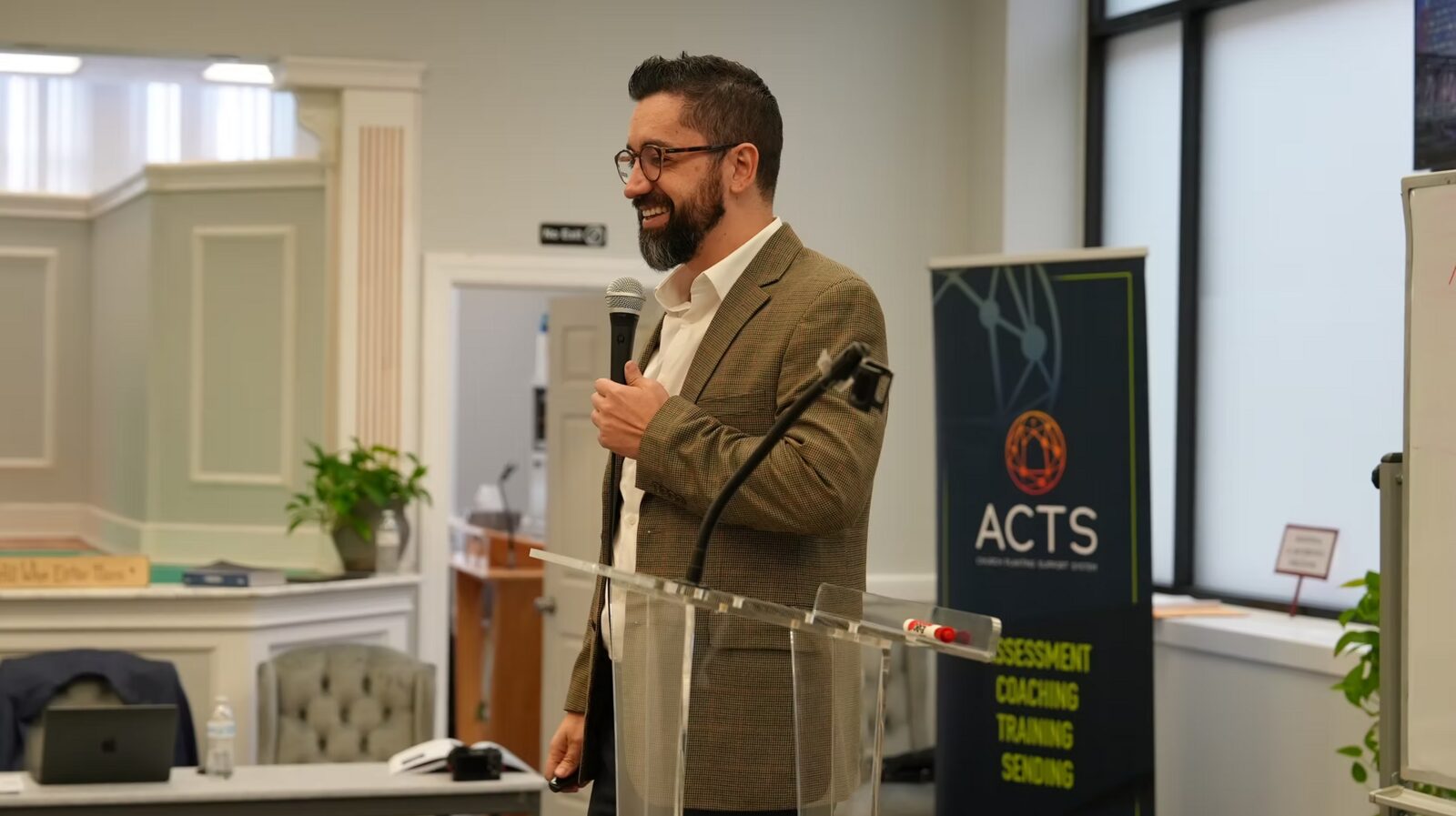 Sergio Quevedo speaking at an ACTS church planting event